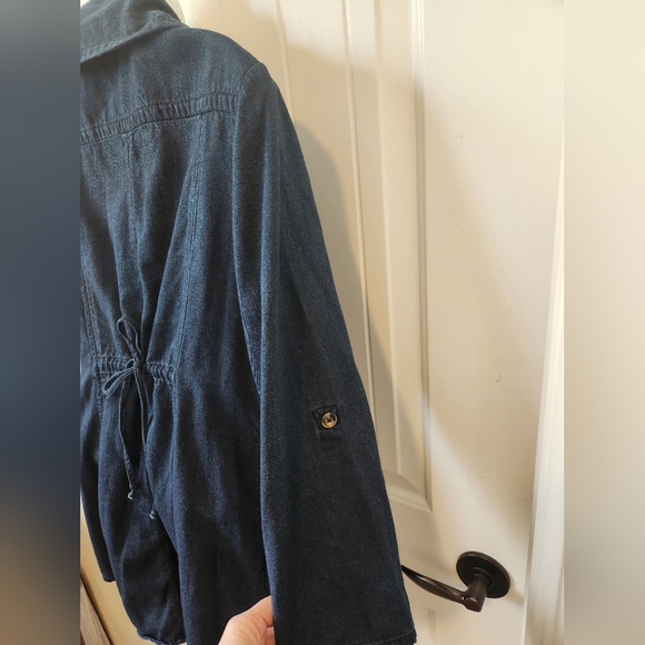 CAbi Utility Travel Blue Dark ChambrayButton Down Shacket Jacket Size M - Picture 5 of 8